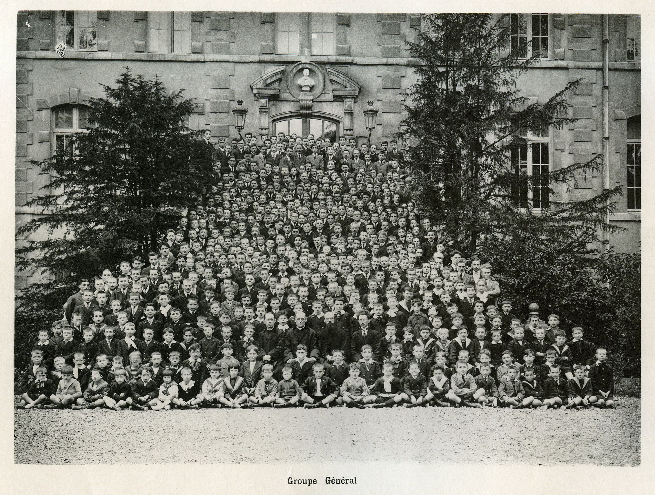 Les élèves et professeurs en 1922