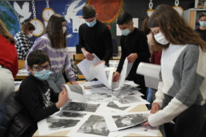 Lire la suite à propos de l’article Photographies anonymes, collage et peinture.