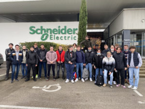 Lire la suite à propos de l’article Visite de l’usine Schneider Electric par les TMELEC