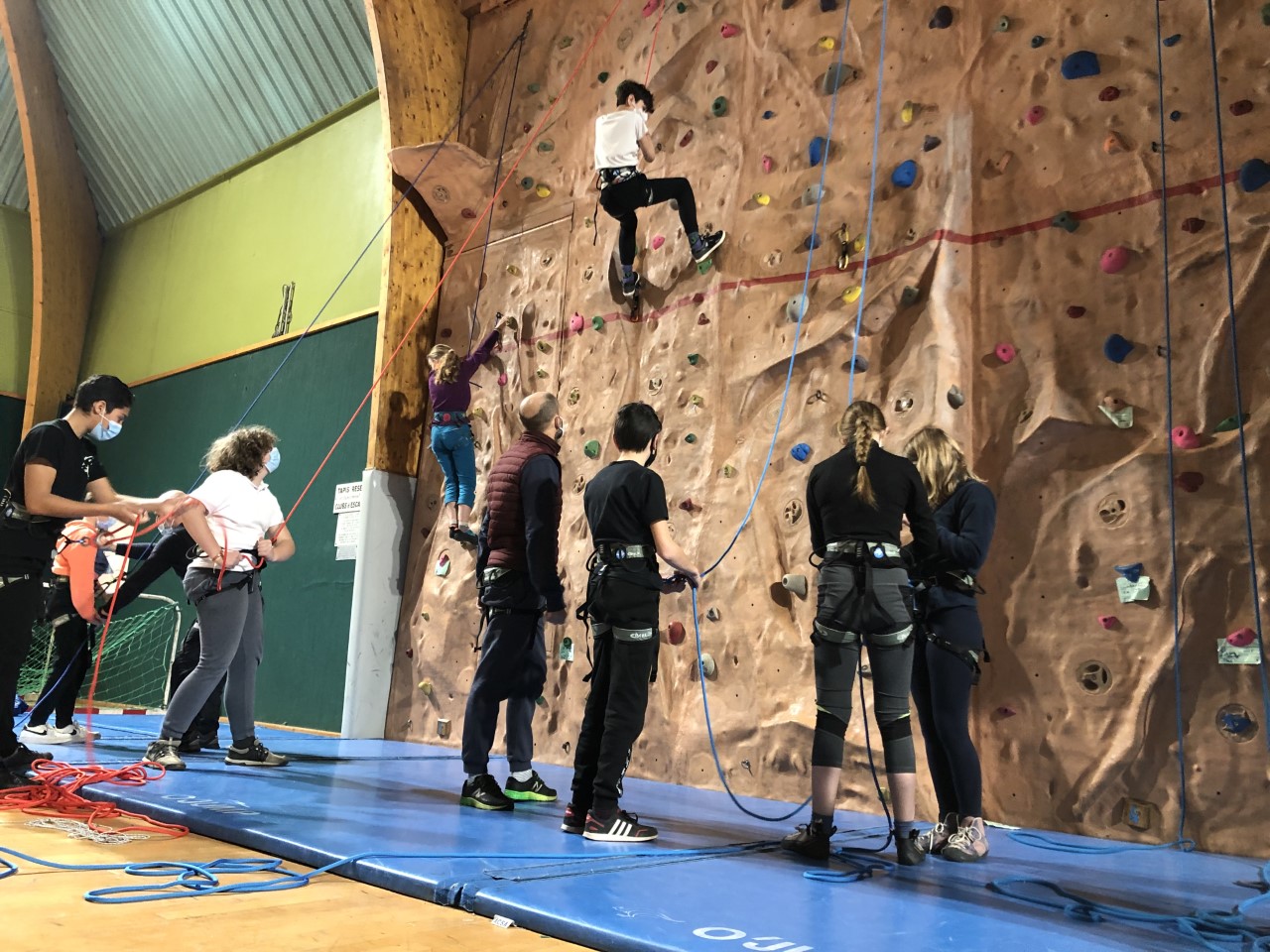 You are currently viewing UNSS escalade au collège… En images !