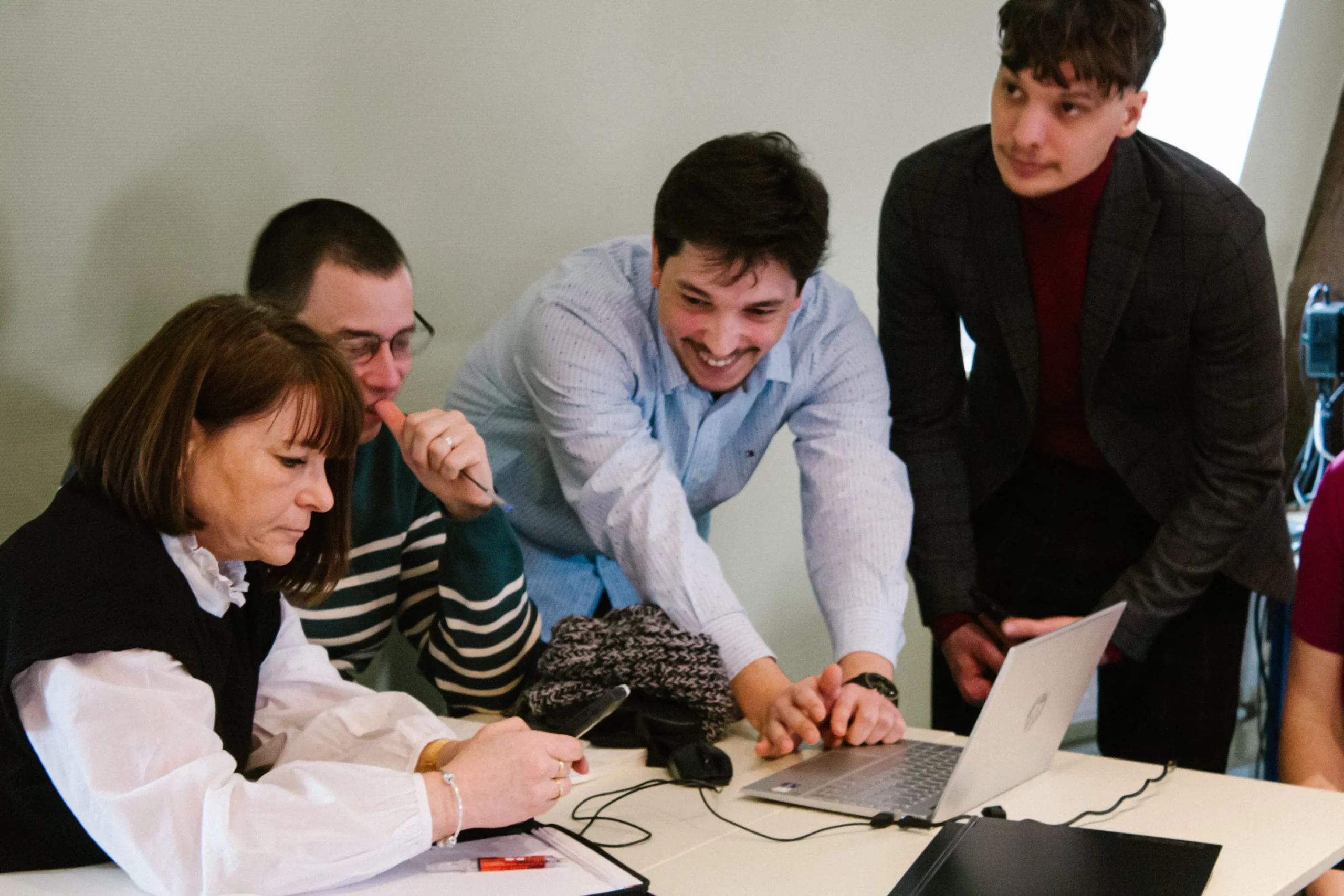 You are currently viewing Quand les étudiants présentent leurs travaux de recherches sur le WEB 3 à la gendarmerie nationale