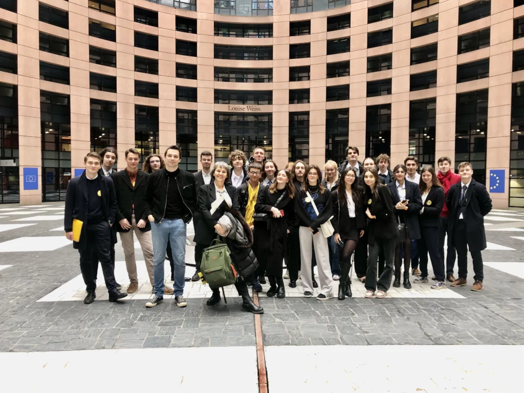 Groupe_Saint-Joseph_Dijon_elections_europ2024_euroscola1