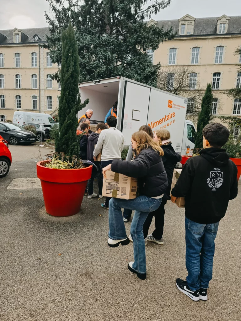 Groupe-Saint-Joseph_LaSalle-Dijon_banque-alimentaire-collecte_2024_4