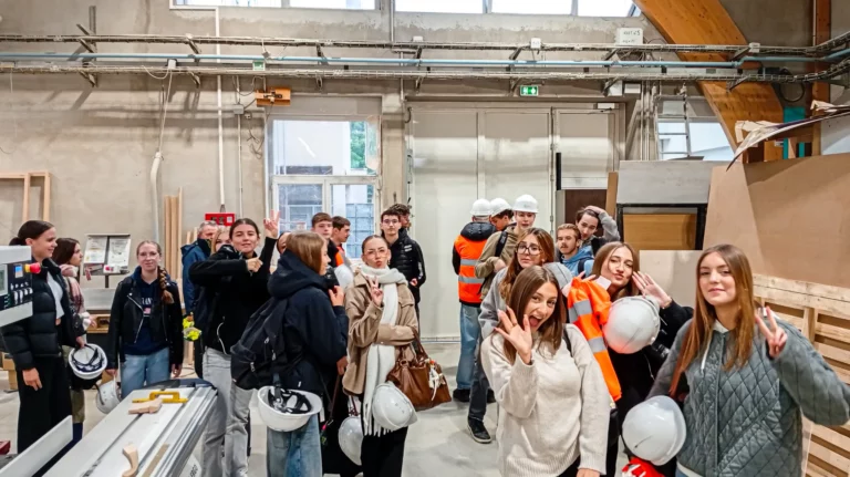 Groupe-Saint-Joseph_LaSalle_Dijon_Visite-arsenal_Dijon_2025 (1)